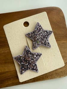 Brokatowe spinki do włosów gwiazdki lilac 2 szt. Fig&Pear