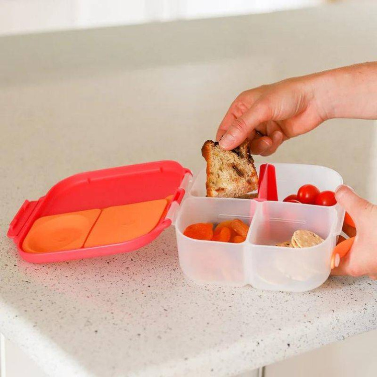 mini lunchbox strawbery3.jpg