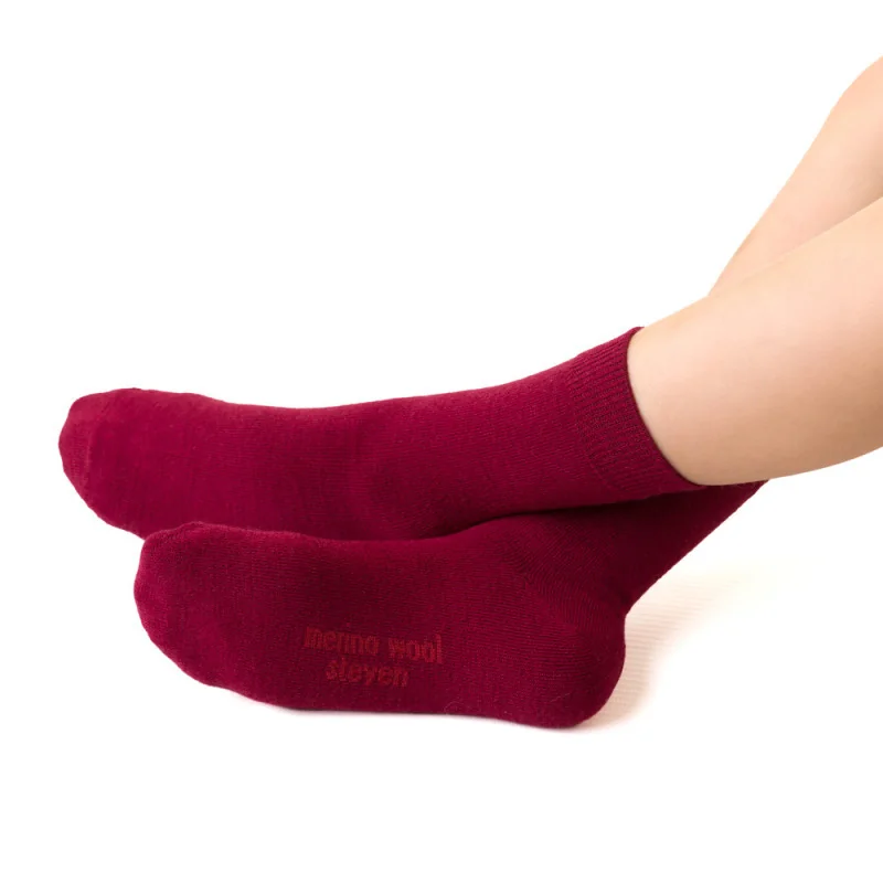 skarpetki bordo.webp