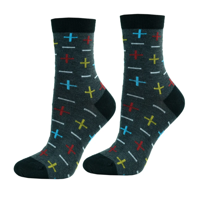 skarpetki młodzieżowe czarne krzyżyki.jpg